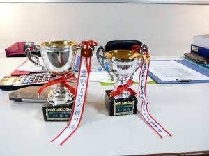 個人優勝男女トロフィー